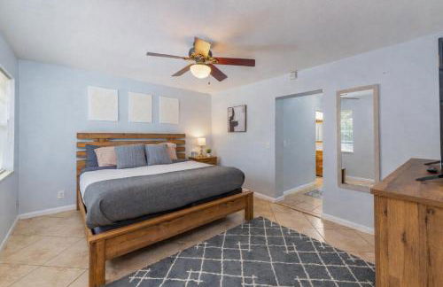 Ventur Tropical w Hot Tub Close to Beach - Photo 3