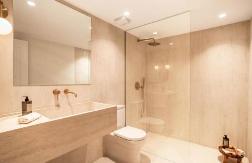 VACATION MARBELLA I Casa Savia, Private Pool, Luxury interiors, 10min walk to the Beach - Foto 35