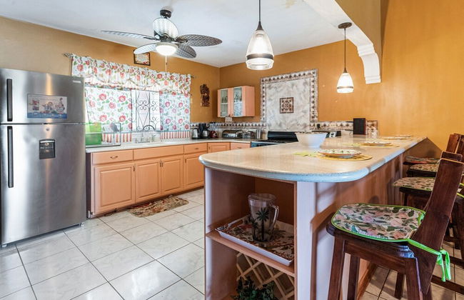 YanceyLargo-6BR Two-Story Estate w/Mountain Views by RedAwning - Foto 14