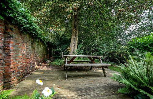No. 5 - Chestnut Cottage - Pass the Keys - Photo 9