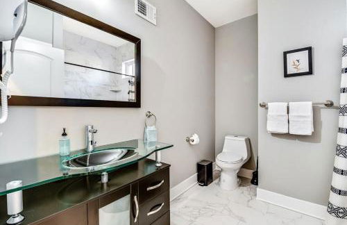 Exceptional Downtown Townhome with Roof Deck -4Bedroom & 3Baths - Foto 21