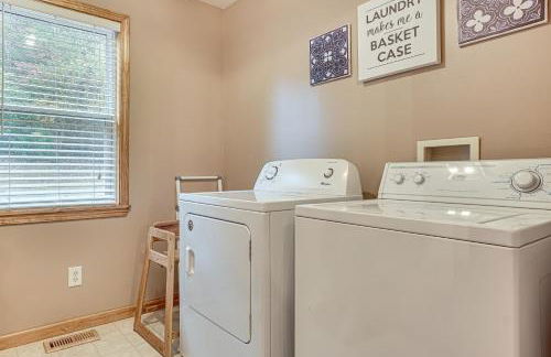 Spacious Home in Helen with Porch and Balcony! - Foto 33