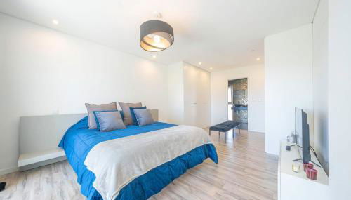 Black Pool House just 10 minutes away from the beach - Foto 2