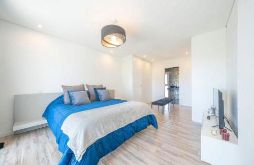 Black Pool House just 10 minutes away from the beach - Foto 2