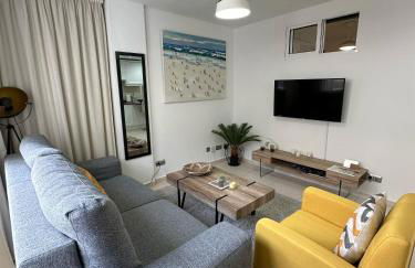 Modern 1BR Walk to Beach, Casino & Puerto Banús - Foto 8