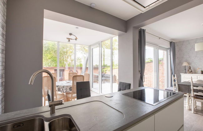 Modern Villa w/ Private Yard - Foto 16