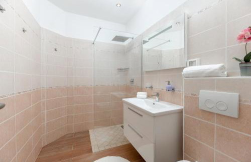 Modern Villa San Martino Heated Pool, Jacuzzi & Privacy - Foto 26