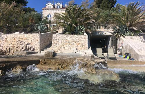 Luxury Seaside Villa with a classic Mediterranean Olive Garden, a fully equipped Professional Kitchen, Pool, Sauna, Padle Boards and Canoe - Miolin Beach House - Photo 25