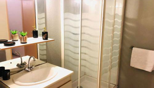 APPART IN PY' - Charmant Studio RDC plein centre - Photo 4, Shower, heating