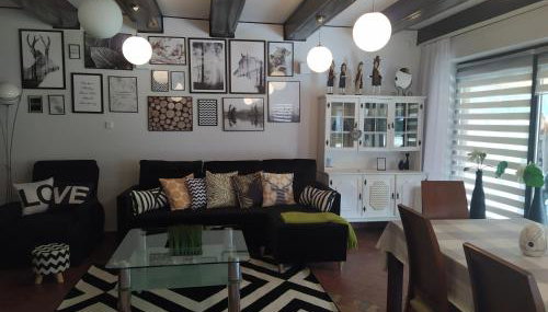 Dom nad stawem przy lesie - Foto 3