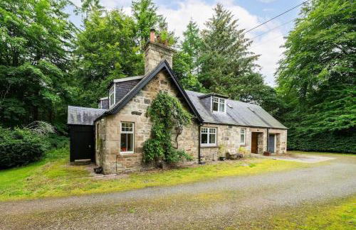 Red Squirrel Cottage, Family & Pet Friendly Adventure Retreat, Strathdon, Aberdeenshire - Photo 1