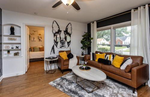 Near Drake/Downtown packed w/Amenities - Hot Tub - Movie Theater - Photo 19