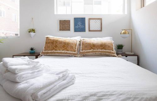 Walk to Restaurants from a Designer Cap Hill Home - Foto 46