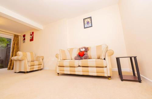 3 Bed - Sleeps 4 - Free Parking - Private Garden - Photo 24