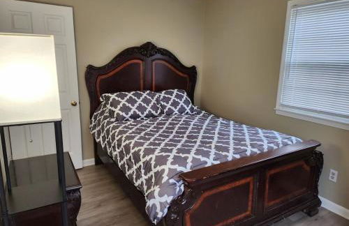 Theater, heated pool and hot tub near HPU and Furniture Market - Foto 7