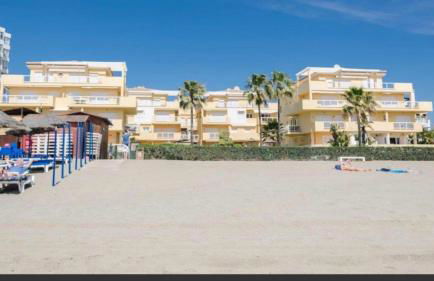 BEACHFRONT APARTMENT In LA CALA DE MIJAS - Photo 15