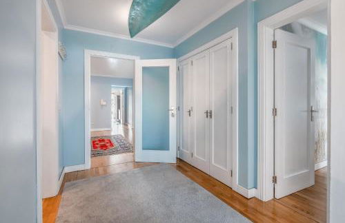 Lux Apt in Priv Condo with Pool, near Beach, Parking & Easy Access to Lisbon - Foto 74