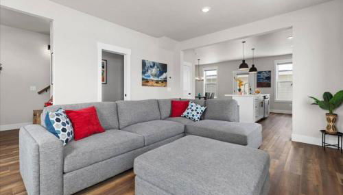 Stay with Style in this Townhome - Photo 3