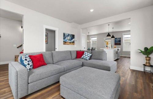 Stay with Style in this Townhome - Photo 3