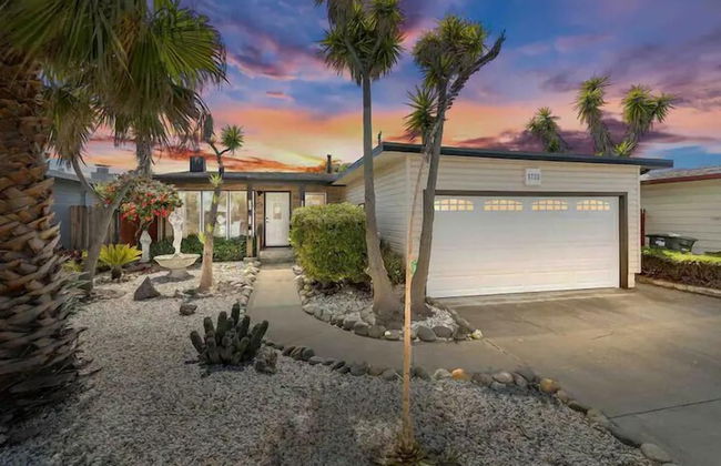 Mid Century Garden View Home Parking - Foto 26