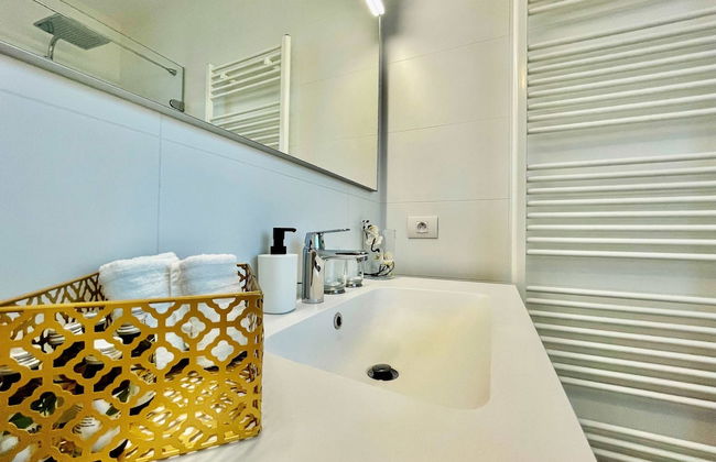 Modern 2BR Penthouse Near Diamond District by Oneluxstay - Foto 56