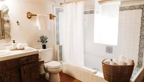Group Getaway: Serene Adobe Retreat 4-11 guests - Foto 4, towels, Shower