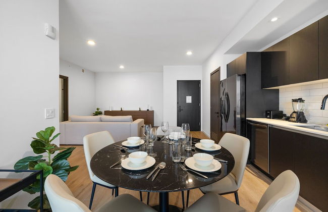 Luxurious Condo Downtown Miami Heart - Photo 18