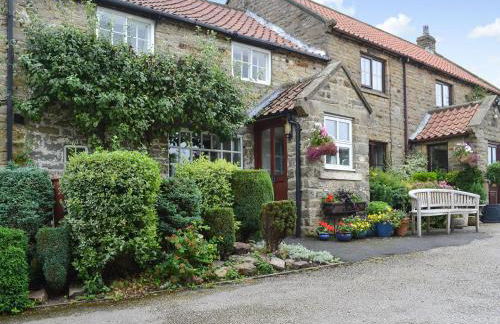 Rose Cottage 2 - Photo 1