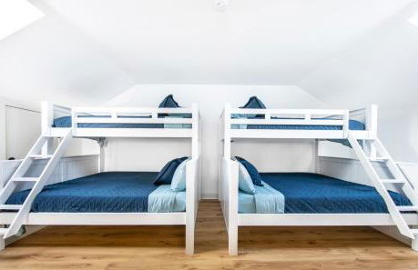 Modern retreat w/ stunning views & hot tub - Photo 36