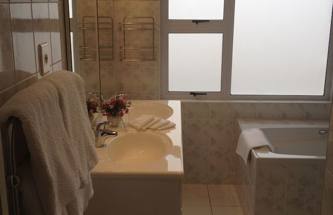 Oceanview Suite - Photo 12