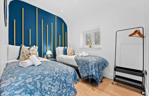 The Oak Sty - 2 Bed Countryside Cottage Escape in Durley with Hot Tub, Unique rural retreat, Private Parking, Sleeps 4 & Pet friendly - By Blue Puffin Stays - Photo 2