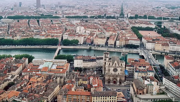 Fly above Lyon in a private plane - Foto 3