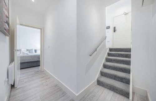 Luxurious 2BR Flat Perfect For Business Relocators By Charles Richardson ltd Short Term Rentals Couldson - Foto 12