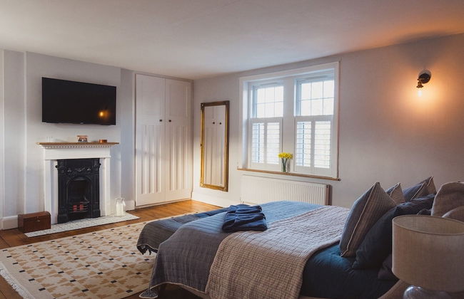 Luxury House Sleeps 14 With Secret Bar Near Bath - Photo 2