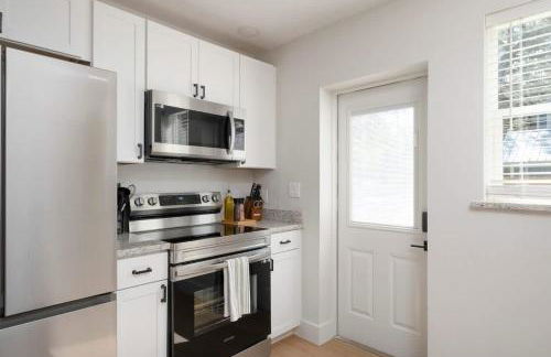 Serene Place Walk to UF Stadium Near Shands & Downtown - Foto 13