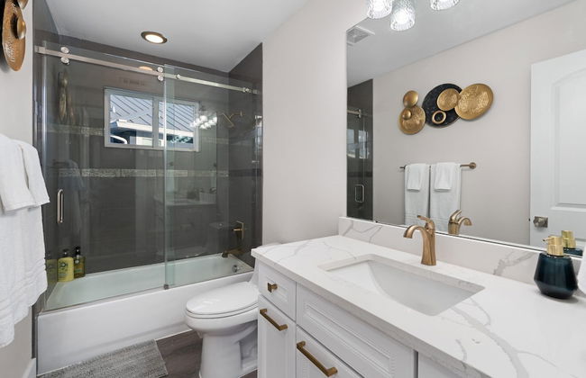 Lakefront Home w/ Pool, Spa, & Game Room! - Foto 6