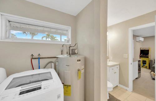 Home ON Key with pool, hot tub, putting green, arcade games, bike & mins to beach! - Foto 55