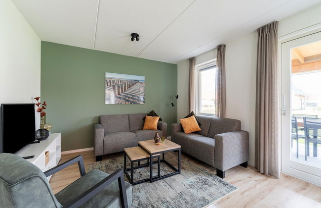 Luxurious Holiday Home With Parking - Photo 20