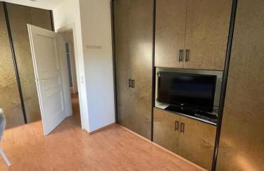 Twenge Retreat - Haus Nähe Stadt und Flughafen mit Garten, 3 Zimmer, TV, Küche, Bad und Netflix - Foto 24