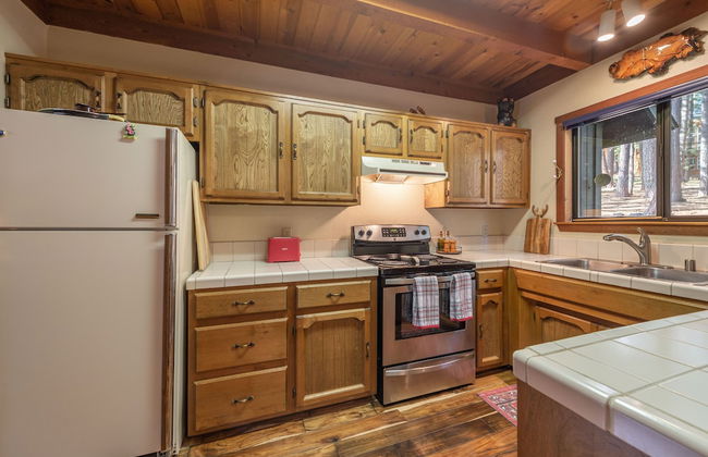 Tahoe Donner Cabin in the Woods by Sierra Getaways - Photo 9