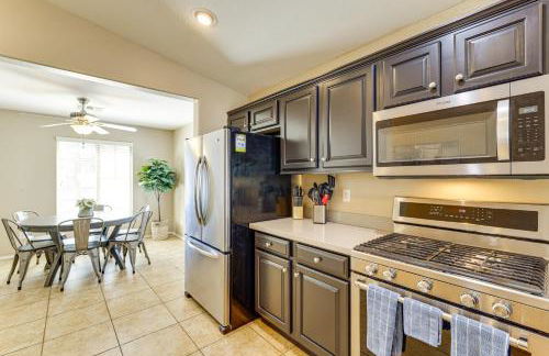 4 Mi to Luke AFB Family Home with Pool and Hot Tub - Foto 9