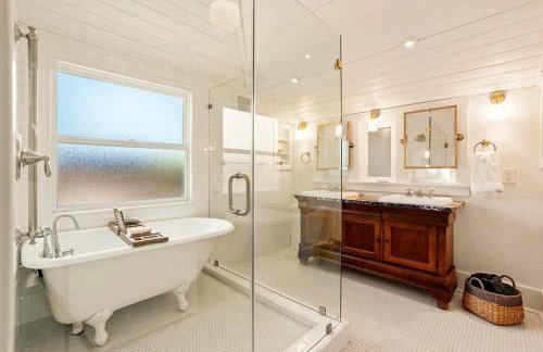 Vine Street Bungalow-Hot Tub, EV, Walk to Town - Photo 19