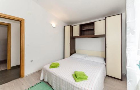 3 Bedroom Nice Apartment In Miskovici - Foto 17