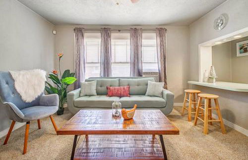 Cozy & Comfy - Few blocks away from Plaza District - Foto 7