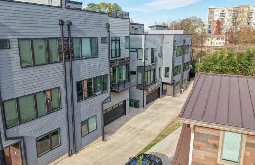 Luxe Townhome Rooftop Hot Tub Parking - Photo 63