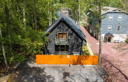 Luxe Farmhouse Chalet Sleeps 12 in Lake Harmony! Lakeview, Hot Tub, Fire pit, Games - Foto 49