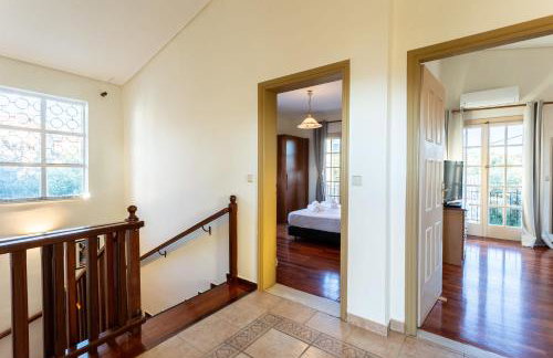 Avia's Seaside Hideaway with Lush Garden - Foto 27