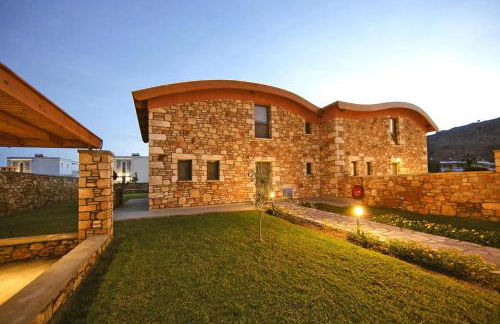 Semi-detached house with private pool - Photo 23