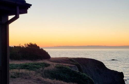 Oceanfront Retreat Close to Activities & the Beach - Photo 25