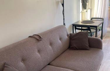 Charmant studio avec terrasse proche métro 11, dans une résidence calme, tout équipé - Foto 1